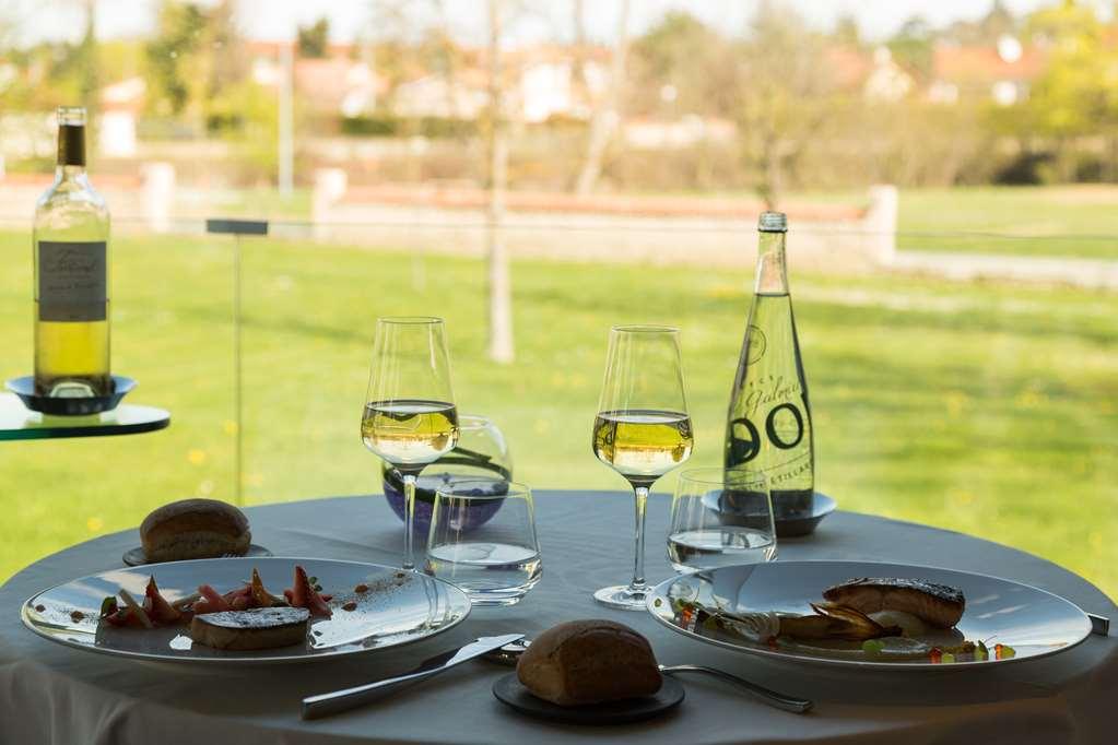 Domaine La Charpiniere, The Originals Collection Hotel Saint-Galmier Restaurant foto